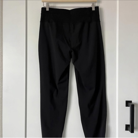 Vuori black daily joggers size Medium - Picture 8 of 8